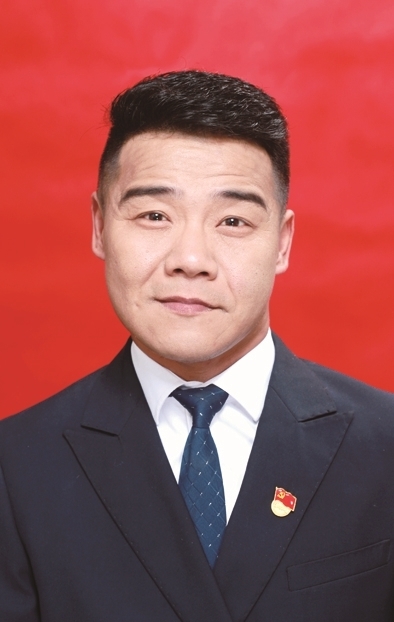 陸 鴻.jpg